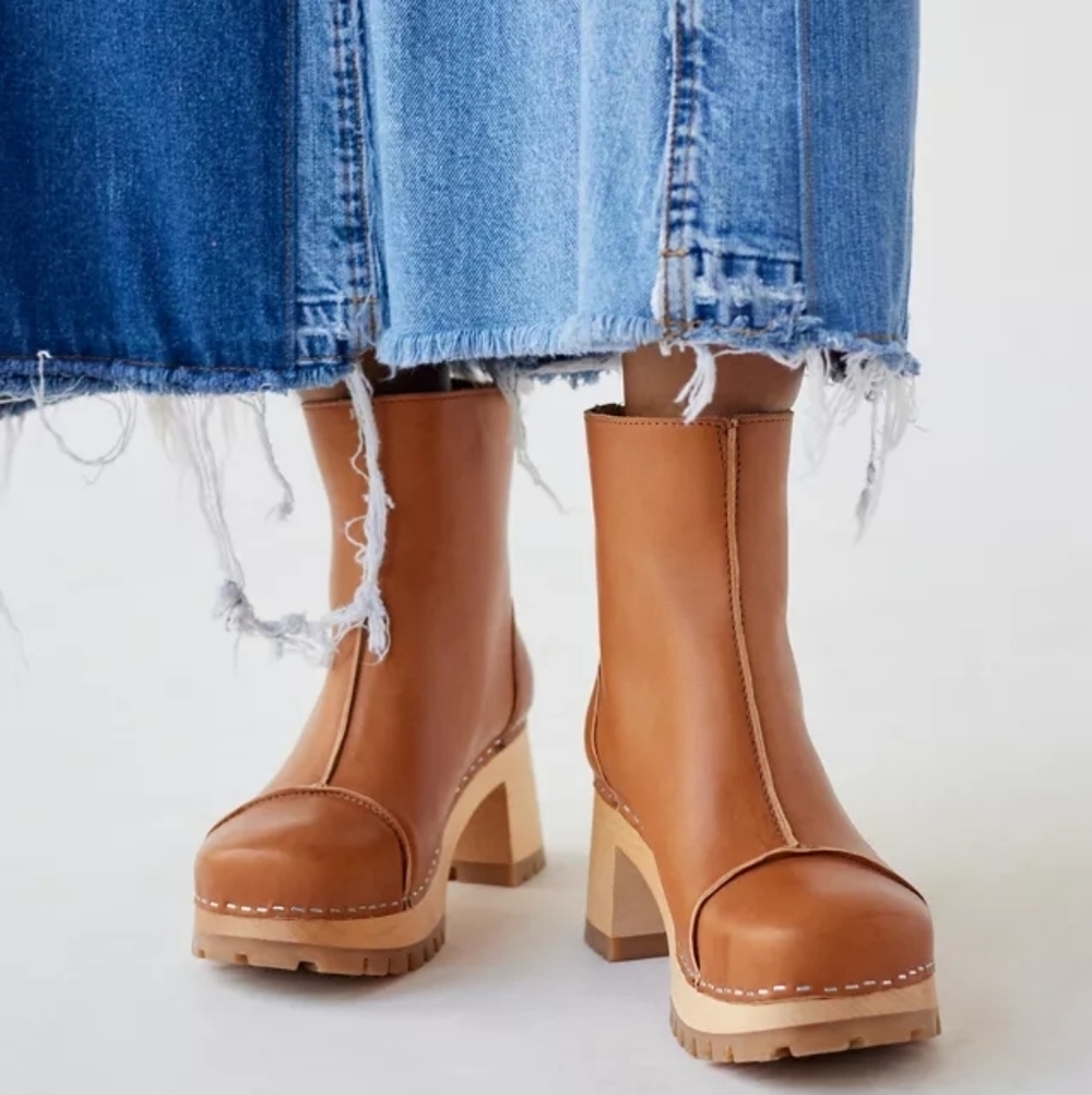 Swedish Hasbeen Stitchy Boots in Nature